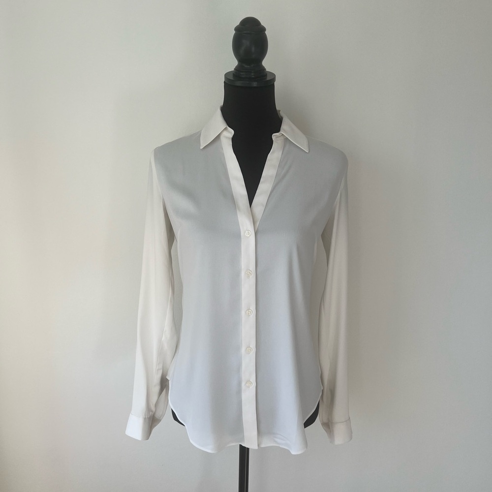 Ann Taylor white v-neck button down. Soft and flowy material. Size XS. NWT.